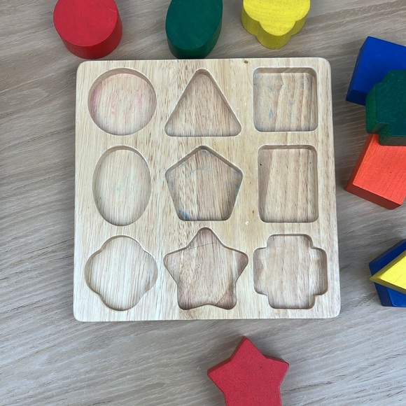 Set of 2 Plan Toys Form Board & Plan Toys Shape Fitter - Picture 7 of 12